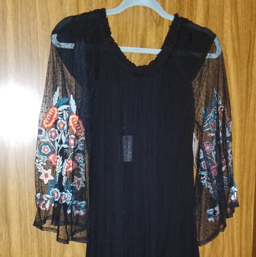 Dress - Picture 3 of 3